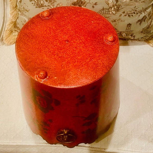 D9-French Tole Cachepot,Planter, Trash Bin with Lion Head Pulls - Picture 5 of 13